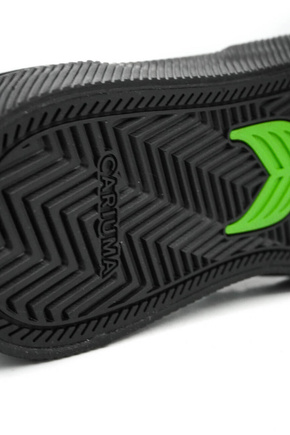 Buty Cariuma -  Slip On Skate Pro all black