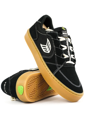 Buty Cariuma - T20 Pro Gum Black Suede and Mesh Ivory Logo Contrast Thread Sneaker